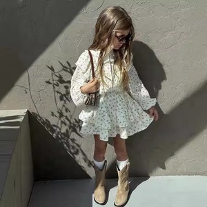Conjunto de Dos Piezas para Niña, Blusa de Manga Larga con Volantes Florales y Falda de Pastel con Capas, Mezcla de Algodón para Niñas Pequeñas - Product Image 1