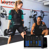 Combinaison d'entraînement EMS sans fil commerciale, équipement de fitness EMS personnalisé OEM ODM pour salle de sport et studio