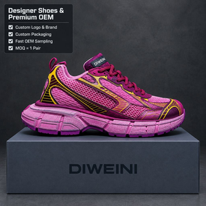 Chaussures de créateur de luxe pour hommes et femmes, baskets chunky rose magenta de haute qualité, style Y2K, nouvelles. - Product Image 1