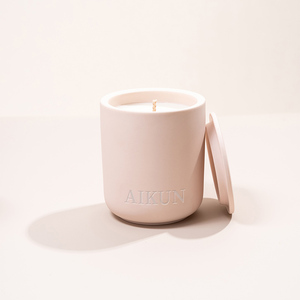 AIKUN Fournisseur en Gros Service OEM Bougie Parfumée Artisanale en Cire de Soja Matériau Céramique pour Parfum d'Ambiance et Marché des Cadeaux de Luxe - Product Image 1