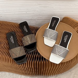 2024 nueva moda de fondo plano versión coreana red rojo Rhinestone sandalias de moda - Product Image 4