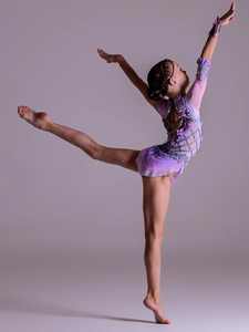 Фиолетовый блестящий, украшенный стразами, дышащий, без бретелек, спандекс/хлопковое трико для художественной гимнастики, для соревнований для девочек - Product Image 2