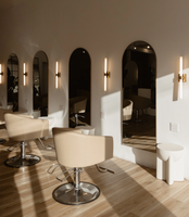 Station de travail coiffure style loft, ensemble chaise et mobilier pour coiffeur, station de coiffage et de barbier avec miroir, de Guangzhou