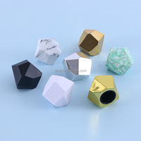 Capsules de flacons de parfum en métal de luxe avec pompe, conception anti-fuite pour flacons en verre