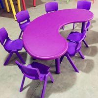 Table demi-lune en plastique Luckygoods pour enfants, table d'activités en forme de croissant pour la maternelle, la garderie et les meubles de crèche