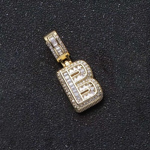 Pendentif ZYO personnalisé en laiton plaqué or avec initiale de la A à la Z et zircon pour la fabrication de bijoux - Product Image 4