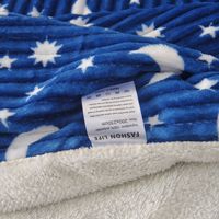 Plaid doux et chaud en flanelle double couche avec motif festif, utilisable toute l'année pour la maison et la chambre