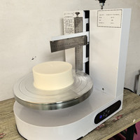 Machine à étaler la crème à gâteau sur le bureau / Machine à lisser et à décorer les gâteaux d'anniversaire