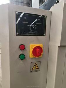 Máquina <span class=keywords><strong>de</strong></span> soldadura automática CNC <span class=keywords><strong>de</strong></span> cuatro cabezales <span class=keywords><strong>para</strong></span> <span class=keywords><strong>ventanas</strong></span> <span class=keywords><strong>de</strong></span> <span class=keywords><strong>PVC</strong></span> sin costuras con <span class=keywords><strong>limpiador</strong></span> - Product Image 3