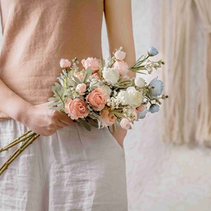 Bouquet de roses artificielles CallaFloral en polyester, décoration de mariage d'intérieur, branche unique MW83112 - Product Image 1