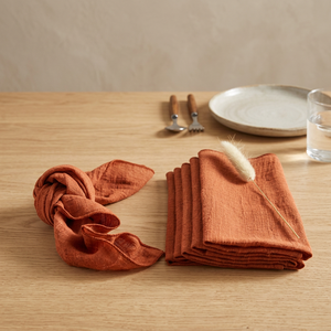 Serviettes en lin classiques brodées orange 60x60cm 6 pièces carrées faites à la main réutilisables et durables pour la décoration de table à usage domestique - Product Image 1