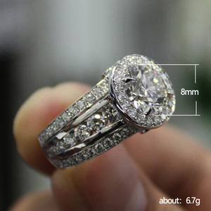 Anello Nuziale Rotondo con Zirconia Cubica per Donne, Fascia Minimalista con Micro-Pavé e Stile Creativo - Product Image 5