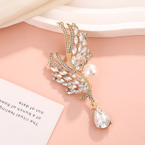 Broche de Alas de Ángel con Pedrería, Perla Dorada, Corsage de Boda, Pin de Moda para Mujer, 7.5x3cm - Product Image 1