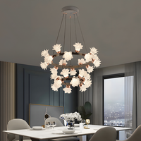 Lustre en forme de fleur de cristal, style romantique, style français, éclairage d'intérieur.