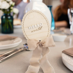 Panneau d'annonce de <span class=keywords><strong>naissance</strong></span> « Hello World » avec cadre festonné en dentelle et ruban en mousseline - Product Image 1