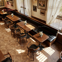 Ensemble de meubles de restaurant, café, salon de thé, style rétro américain, minimaliste, durable, écologique, table à manger en bois, cuir noir