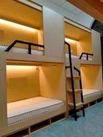 Lit superposé double moderne multifonctionnel en métal avec escalier, bureau et glissière intégrés pour hôtel, école, dortoir, appartement