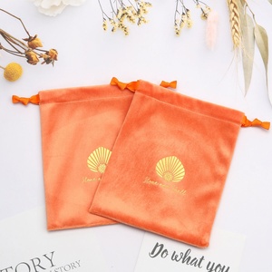 Vente en gros, sac de <span class=keywords><strong>rangement</strong></span> pour montres et bijoux en velours doux imprimé avec logo personnalisé Odm, sac à poussière réutilisable en flanelle, <span class=keywords><strong>pochette</strong></span> à bijoux - Product Image 3