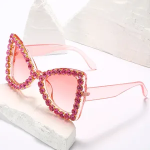 Gafas de sol con decoración de diamantes de imitación para mujer, lentes de sol con forma de mariposa y borde de cristal, 2022