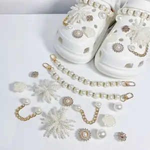 Hot Selling Pearl White New Charm Flower Chain Fashion Shoe Buckle Luxury Clog Charm