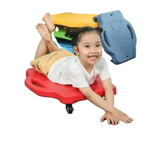 Placa de scooter para crianças, equipamento de treinamento sensorial plástico com alças, brinquedo para crianças de quatro rodas