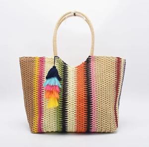 Sac fourre-tout en paille tressée avec deux poignées, motif lettres, sac à main décontracté pour la plage, pour femme, utilisation estivale, léger, ouverture supérieure, en polyester - Product Image 1