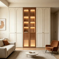 Armoire intégrée au sol et au plafond en contreplaqué ambré crème, finition moderne ultra-brillante, avec robinet, charnière, éclairage LED et lavabo pour chambre à coucher