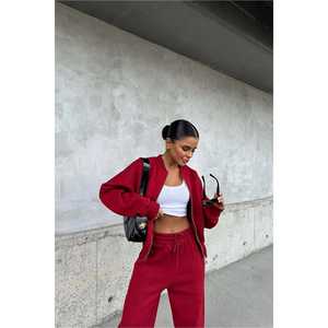 Conjunto de traje rojo con detalles de cremallera para mujer - Product Image 3