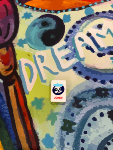 Elementos Creativos para Pintores: Fichas de Mahjong Americanas, Botella de Pintura Vibrante y Caballete de Arte Decorativo para Entusiastas del Mahjong, Noche de Juegos y Fiestas - Product Image 3