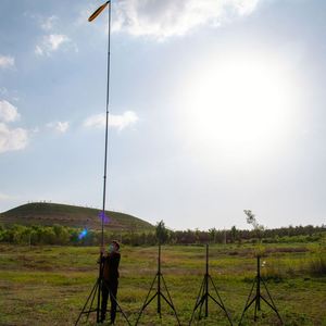 CHENYI Carbon Fiber Retractable Tripod with 1mm Thickness for Mobile Phone Photography - Product Image 1