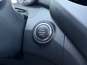 Ssangyong Tivoli Air Auto Diesel Compact SUV blanc 2017 propre, économique en carburant, voiture d'occasion coréenne abordable - Product Image 3