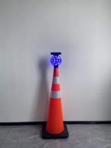 IP68 GPS tín hiệu chướng ngại vật hướng dẫn ánh sáng năng lượng mặt trời LED nhấp nháy đường <span class=keywords><strong>Cone</strong></span> mũi tên cảnh báo ánh sáng - Product Image 5