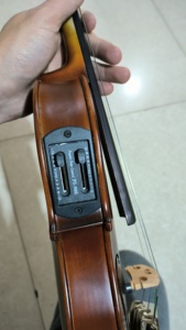 Violín Eléctrico Profesional Acústico VE102BE Chino de 4 Cuerdas con Soporte Sólido 4/4 y Estuche de Espuma Moldeada - Product Image 5