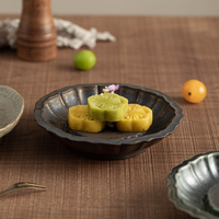Plat d'apéritif en grès côtelé en forme de fleur Wabi Sabi, plusieurs options de tons terre, bord cannelé fait main, assiette de service en céramique