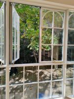 Ventana Abatible de Aluminio Curvado Moderno y Personalizable, Vidrio Templado, Aislamiento Térmico, Diseño Arqueado Elegante