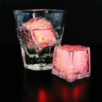Bar Drink Dekoration Luminous Ice Mehrfarbiger LED Glow Ice Cube Wasser aktivierter Light-Up LED Ice Cube