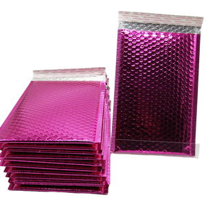 Bolsa Protectora de Burbujas Metálicas Rosadas con Acolchado para Envíos y Embalaje - Product Image 1