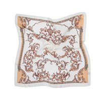 Écharpe en satin personnalisée en gros Écharpe de designer imprimée de haute qualité 100% Polyester 70*70 Écharpe carrée pour dames