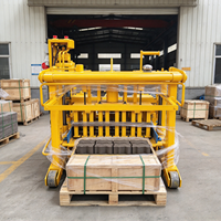 Produit phare : Dispositif mobile sur roues pour la fabrication temporaire de briques en argile pour chantiers routiers, Équipement de fabrication de briques en argile mobile, Presse à briques