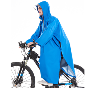 Impermeable tipo capa personalizado de gran tamaño para hombres y mujeres con mangas tipo poncho y visera transparente - Product Image 5