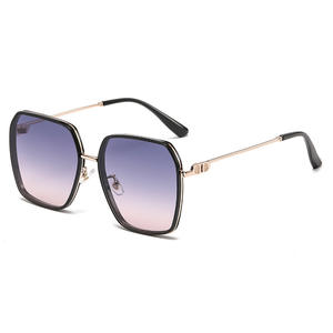 Gafas de Sol Cuadradas Modernas para Mujer, Lentes Polarizadas TAC con Protección UV400, Estilo para Viajes al Aire Libre - Product Image 4