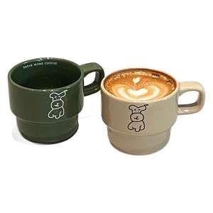 Mug en céramique mignon et original avec motif de chien de dessin animé, pour café au lait, collection automne/hiver, idéal comme cadeau pour couple - Product Image 1