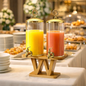Set Dispenser Bevande Doppio in <span class=keywords><strong>Vetro</strong></span> <span class=keywords><strong>con</strong></span> Coperchi e Rubinetti Dorati, Supporto in Legno - Dispenser per Succhi e Bevande per Feste e Buffet (Vendita all'Ingrosso) - Product Image 2
