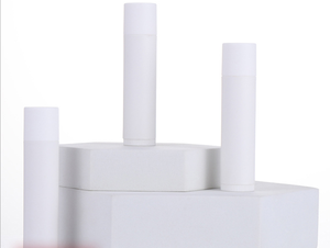Hochwertige 4,2g Twist up Lippen balsam Chaps tick Tubes Kosmetik schlauch Verpackung Runde Weiß Schwarz Kunststoff Lip gloss Verpackung - Product Image 3