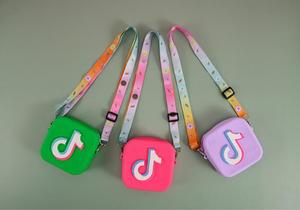 Mini bolso cruzado con patrón de dibujos animados <span class=keywords><strong>Tik</strong></span> <span class=keywords><strong>Tok</strong></span> para chicas, monedero cuadrado de silicona - Product Image 2