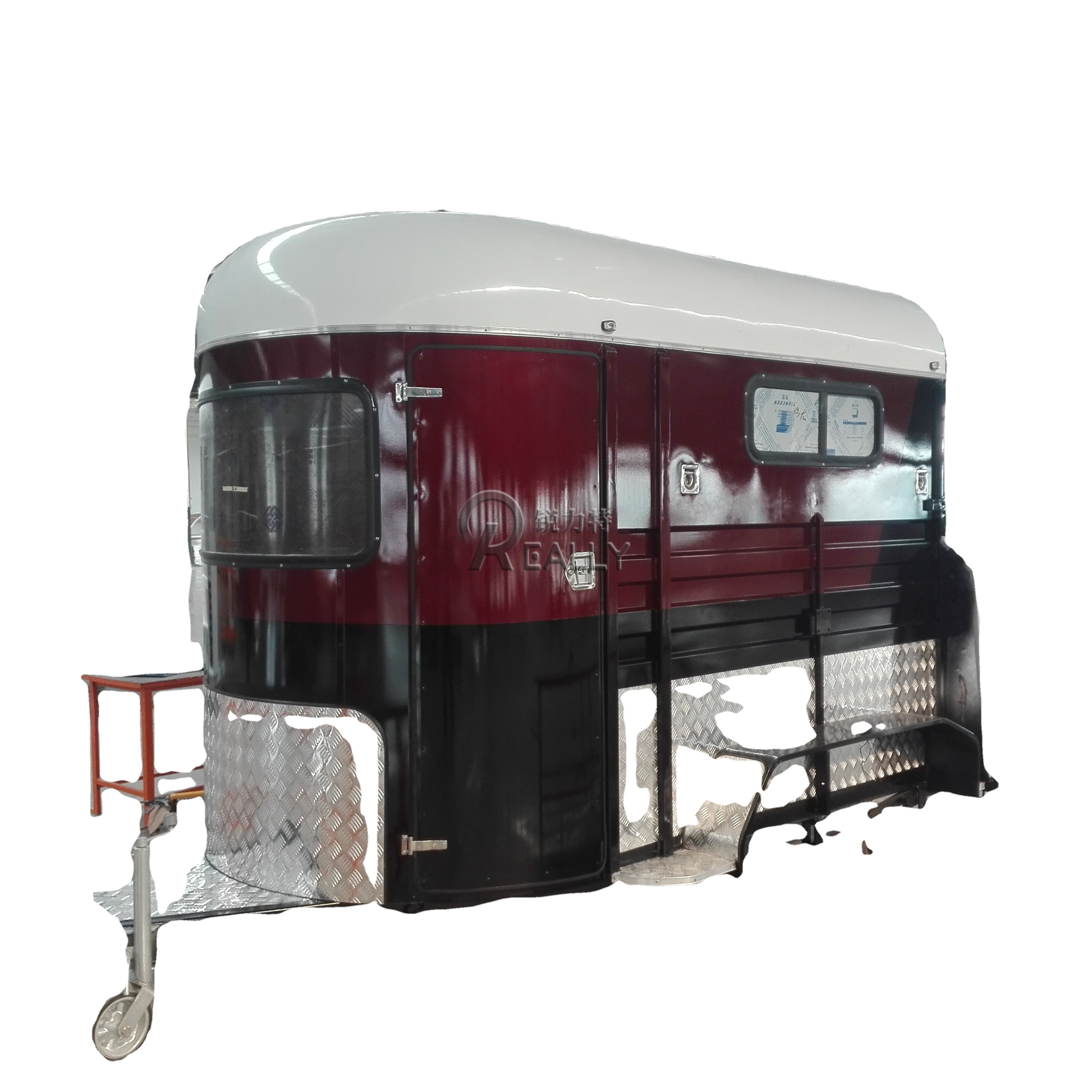 China 2 Horses Angle Loading Trailer for Horse Transportation Deluxe Horse Truck in Australia