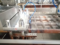 Machine automatique de fabrication de boîtes à biscuits ronds et carrés, de boîtes à gâteaux, de boîtes à fruits, de boîtes en plastique jetables à clapet, en vente