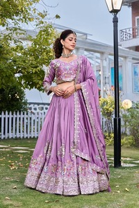 Vente flash : Lehenga Choli brodé violet pour femmes, robe traditionnelle indienne pour les fêtes, disponible à bon prix - Product Image 6