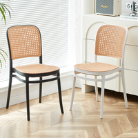 Chaise nordique moderne empilable en plastique rotin avec dossier pour la maison et l'entrepôt