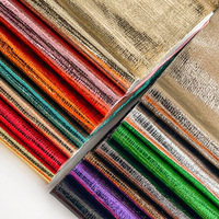 Cuero PU en relieve a cuadros finos de 0,6mm de alta calidad para decoración de bolsos y uso de muebles para sillas y sofás